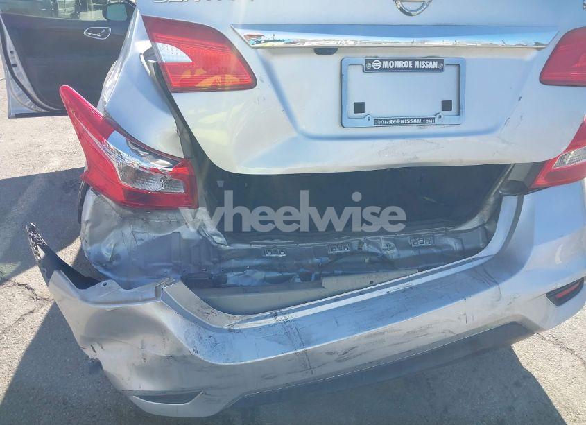 Photo 6 of 2019 Nissan Sentra SV (VIN 3N1AB7AP4KY395430)