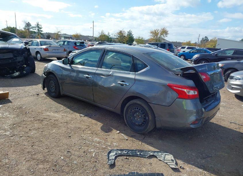Photo 3 of 2019 Nissan Sentra S (VIN 3N1AB7AP4KY395928)