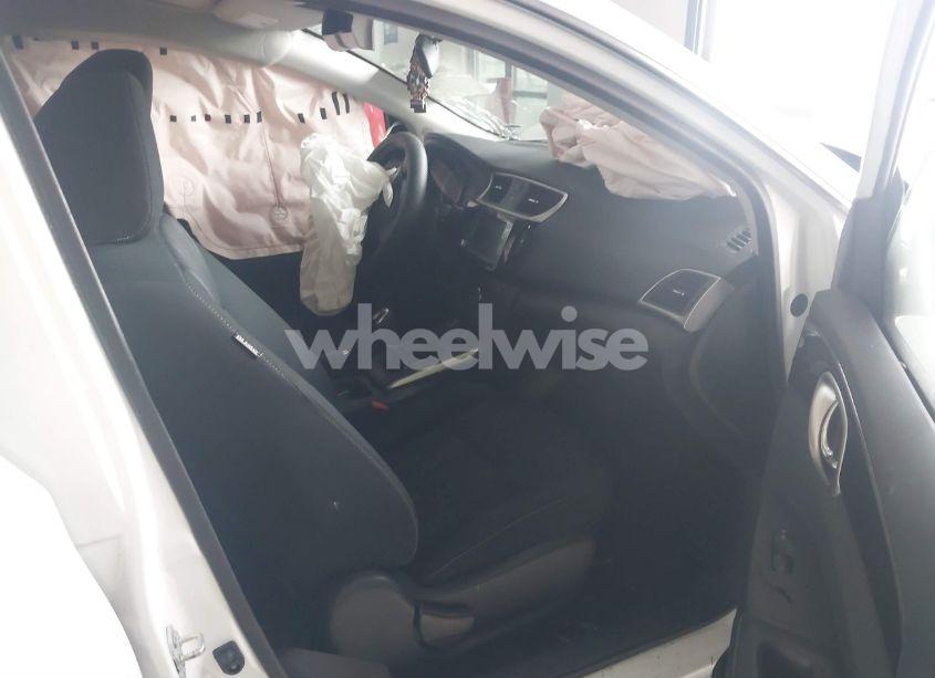 Photo 5 of 2019 Nissan Sentra SV (VIN 3N1AB7AP4KY403512)