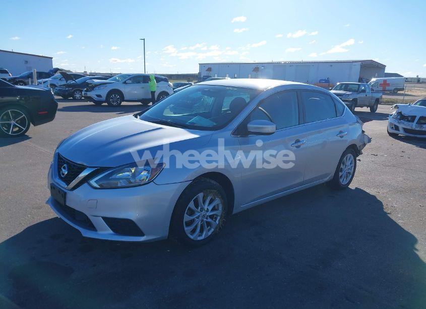 Photo 2 of 2019 Nissan Sentra SV (VIN 3N1AB7AP4KY450183)
