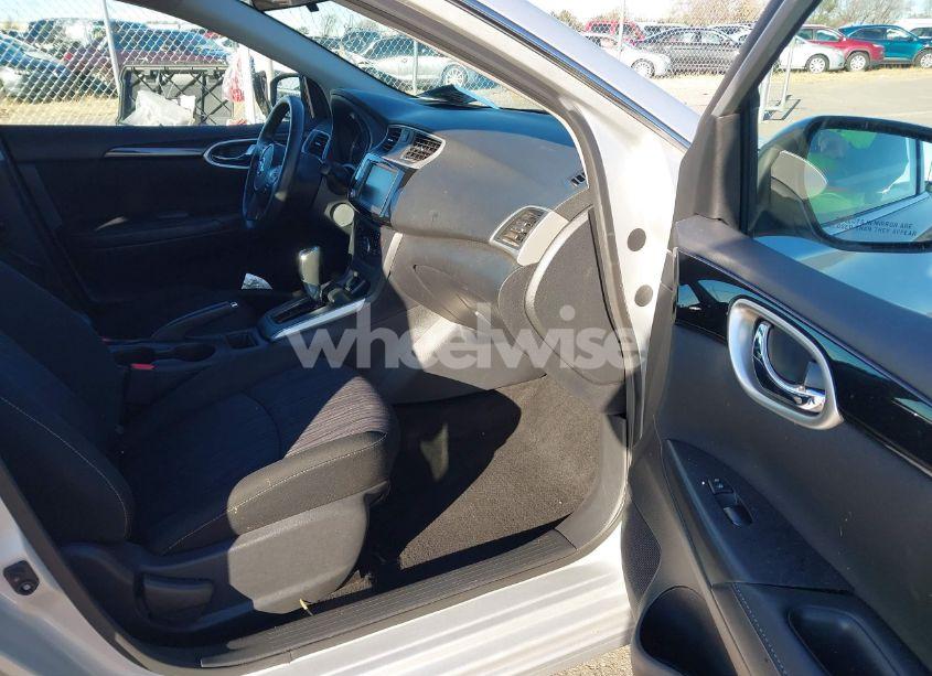 Photo 5 of 2019 Nissan Sentra SV (VIN 3N1AB7AP4KY450183)