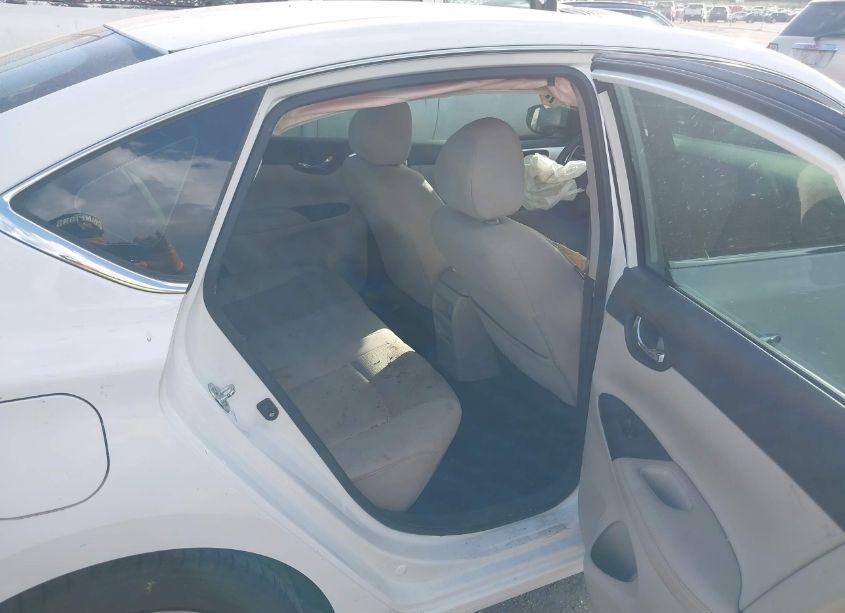 Photo 8 of 2016 Nissan Sentra S (VIN 3N1AB7AP5GY210082)