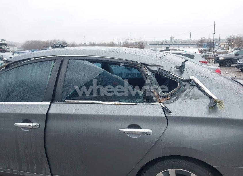 Photo 17 of 2017 Nissan Sentra SL (VIN 3N1AB7AP5HY215381)