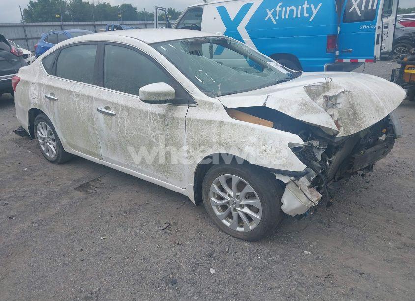 2018 Nissan Sentra SV (VIN 3N1AB7AP5JL640103) main photo