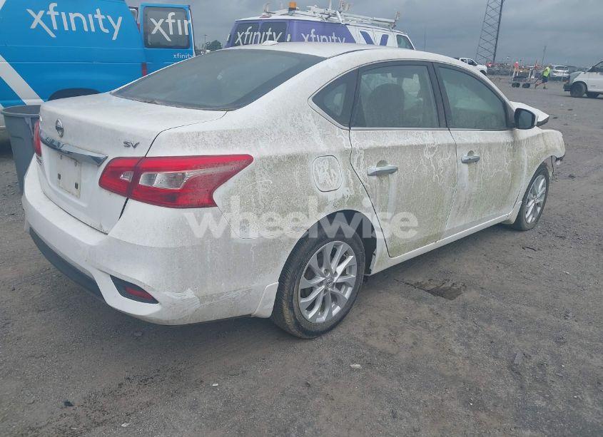 Photo 4 of 2018 Nissan Sentra SV (VIN 3N1AB7AP5JL640103)