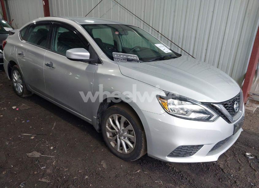 2018 Nissan Sentra SV (VIN 3N1AB7AP5JL660657) main photo