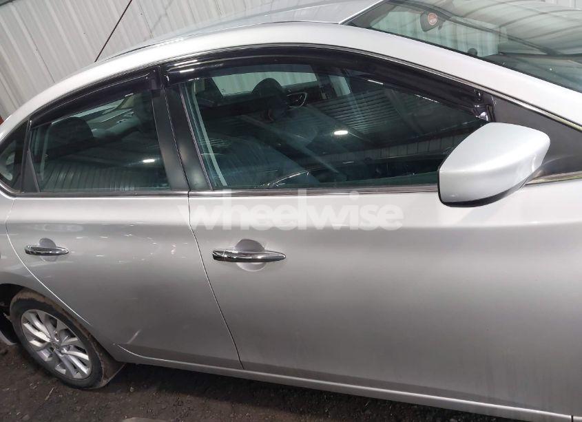 Photo 13 of 2018 Nissan Sentra SV (VIN 3N1AB7AP5JL660657)