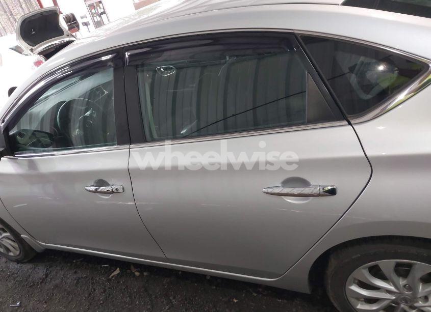 Photo 14 of 2018 Nissan Sentra SV (VIN 3N1AB7AP5JL660657)