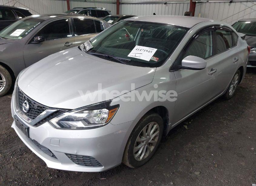 Photo 2 of 2018 Nissan Sentra SV (VIN 3N1AB7AP5JL660657)