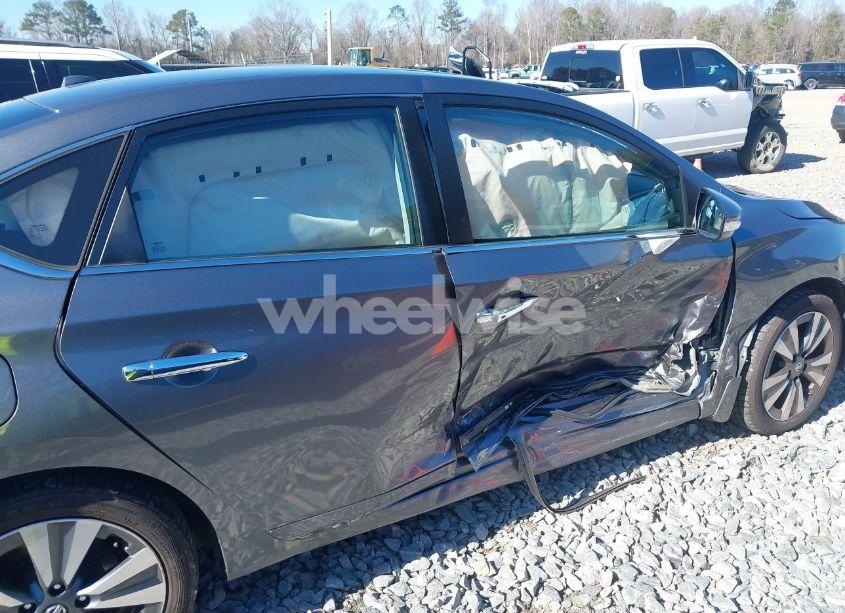 Photo 6 of 2018 Nissan Sentra SL (VIN 3N1AB7AP5JY253554)