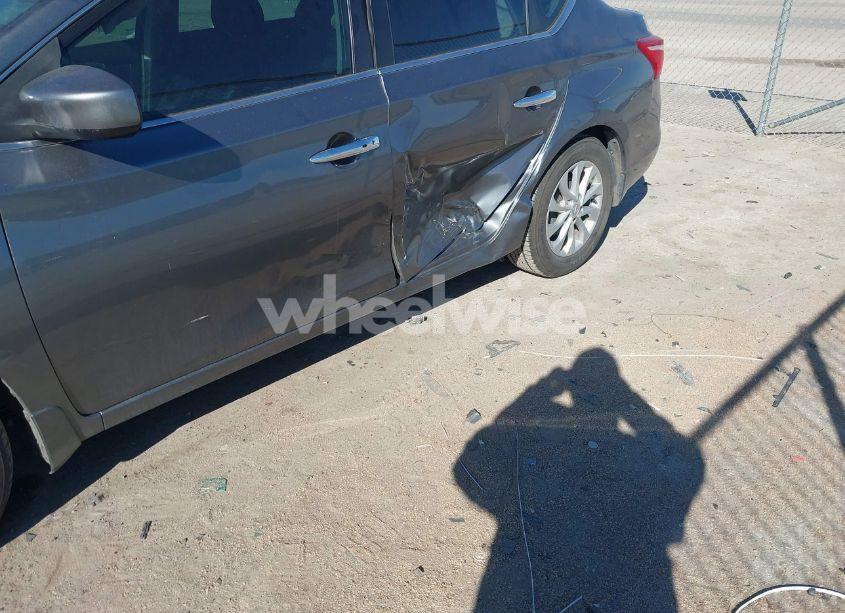Photo 6 of 2018 Nissan Sentra SV (VIN 3N1AB7AP5JY258625)