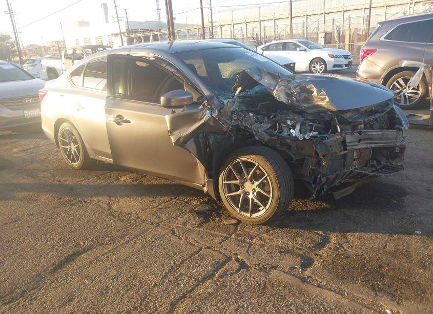2018 Nissan Sentra SV (VIN 3N1AB7AP5JY260133) main photo