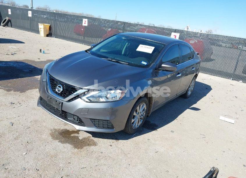 Photo 2 of 2018 Nissan Sentra SV (VIN 3N1AB7AP5JY261153)
