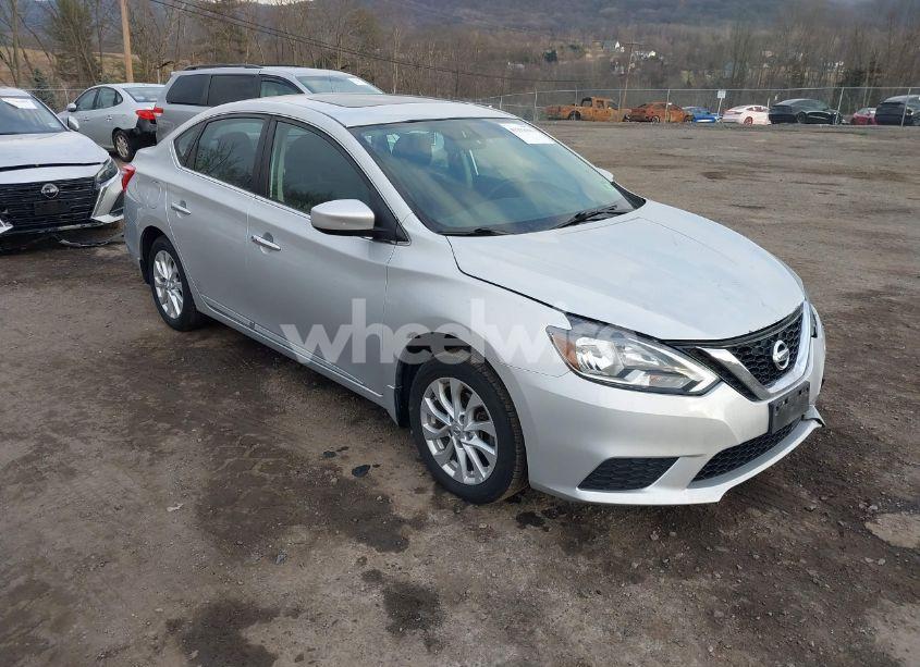 2018 Nissan Sentra SV (VIN 3N1AB7AP5JY275909) main photo