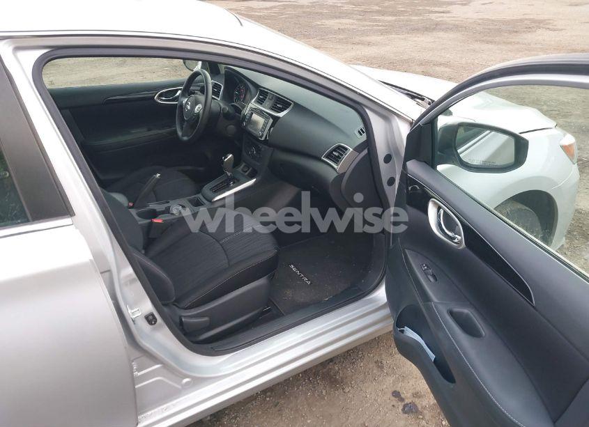 Photo 5 of 2018 Nissan Sentra SV (VIN 3N1AB7AP5JY275909)