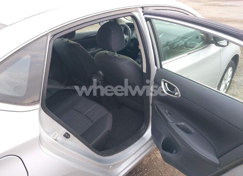 Photo 8 of 2018 Nissan Sentra SV (VIN 3N1AB7AP5JY275909)