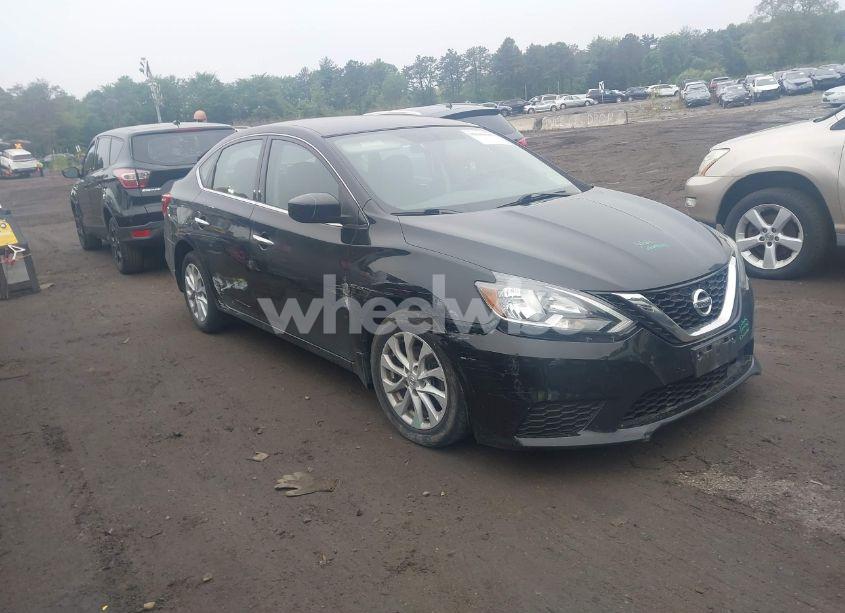 2018 Nissan Sentra SV (VIN 3N1AB7AP5JY290068) main photo