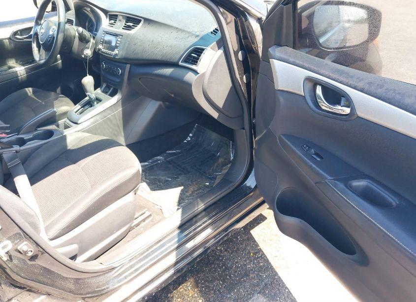 Photo 5 of 2018 Nissan Sentra S (VIN 3N1AB7AP5JY295657)