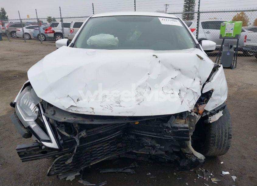 Photo 13 of 2018 Nissan Sentra S (VIN 3N1AB7AP5JY332982)