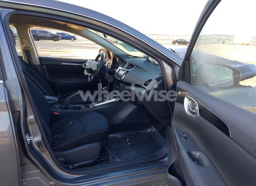 Photo 5 of 2019 Nissan Sentra SV (VIN 3N1AB7AP5KL606213)