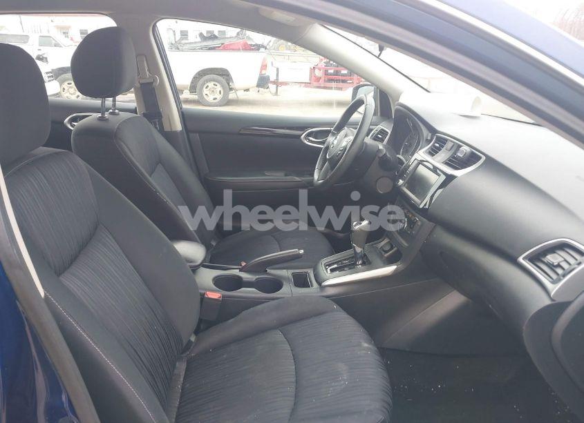 Photo 5 of 2019 Nissan Sentra SV (VIN 3N1AB7AP5KL610861)