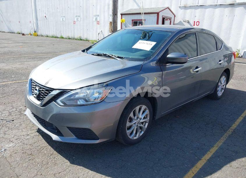 Photo 2 of 2019 Nissan Sentra SV (VIN 3N1AB7AP5KL612335)