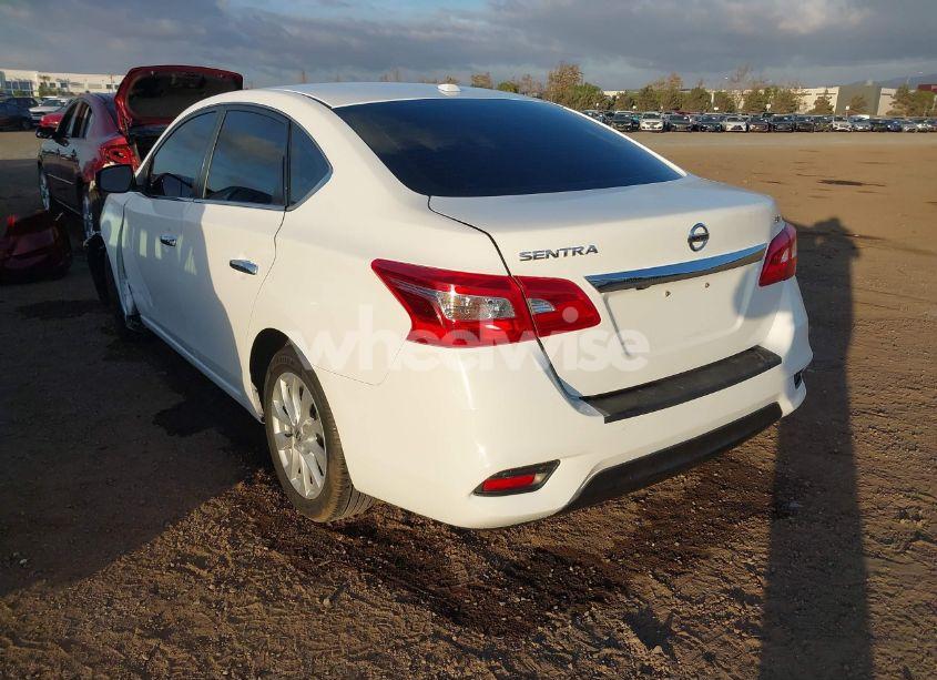 Photo 3 of 2019 Nissan Sentra SV (VIN 3N1AB7AP5KL613050)