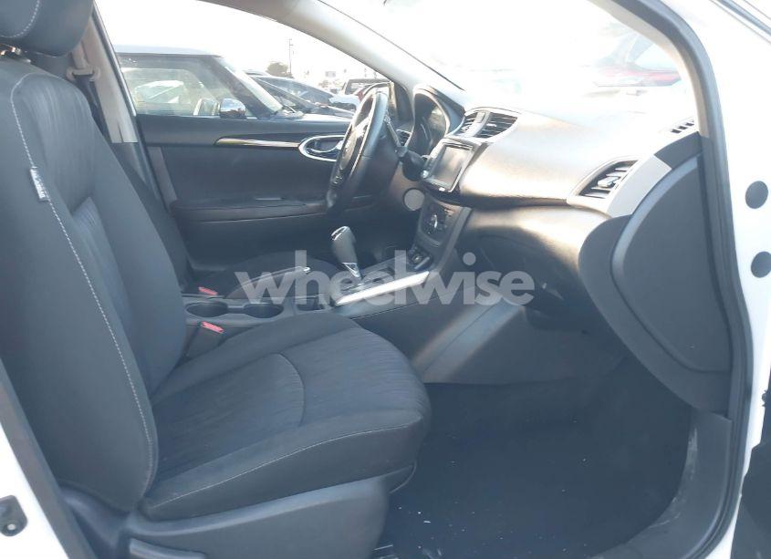 Photo 5 of 2019 Nissan Sentra SV (VIN 3N1AB7AP5KL613050)