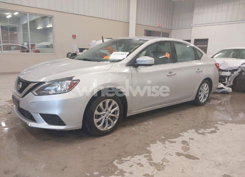 Photo 2 of 2019 Nissan Sentra SV (VIN 3N1AB7AP5KL614067)