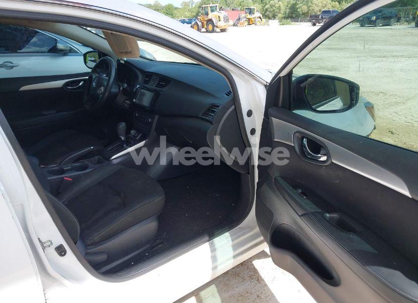 Photo 5 of 2019 Nissan Sentra S (VIN 3N1AB7AP5KY210155)