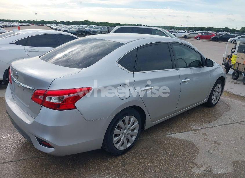 Photo 4 of 2019 Nissan Sentra S (VIN 3N1AB7AP5KY268721)