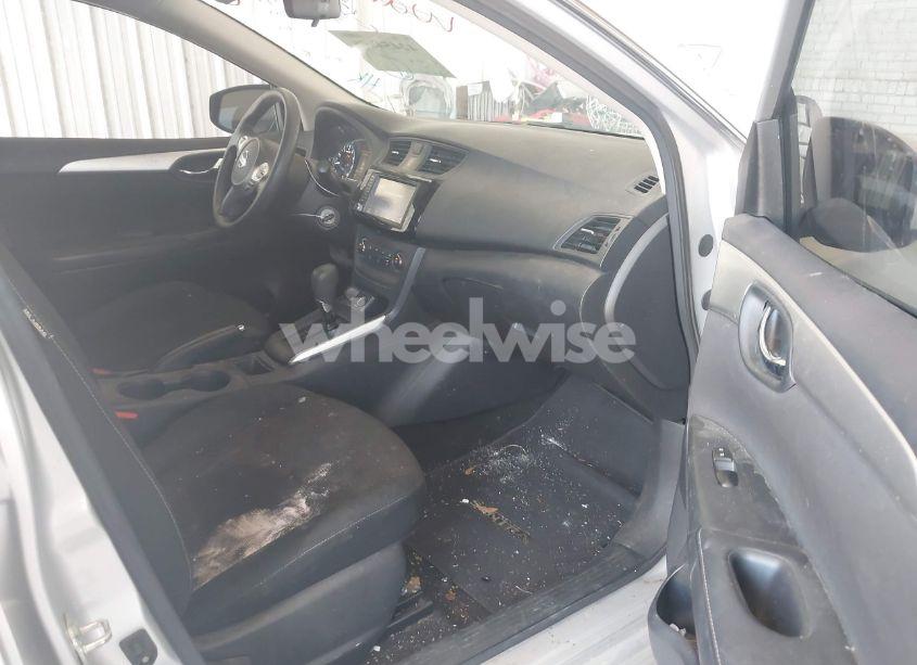 Photo 5 of 2019 Nissan Sentra S (VIN 3N1AB7AP5KY268721)