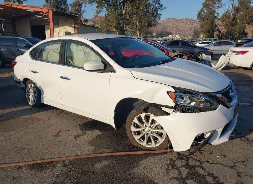 2019 Nissan Sentra SV (VIN 3N1AB7AP5KY272588) main photo