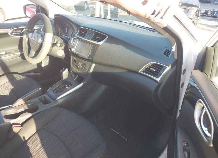 Photo 5 of 2019 Nissan Sentra SV (VIN 3N1AB7AP5KY272588)