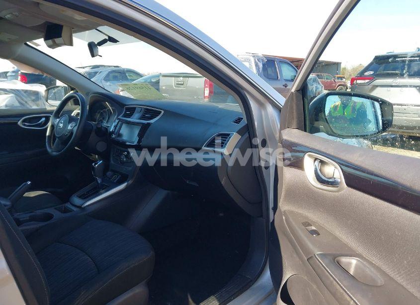 Photo 5 of 2019 Nissan Sentra SV (VIN 3N1AB7AP5KY317934)