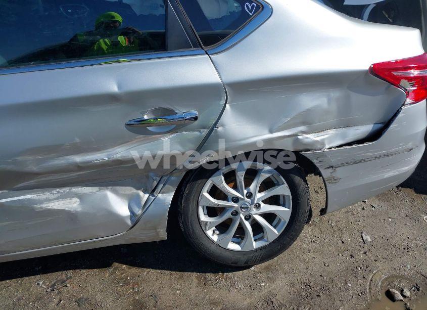 Photo 6 of 2019 Nissan Sentra SV (VIN 3N1AB7AP5KY317934)