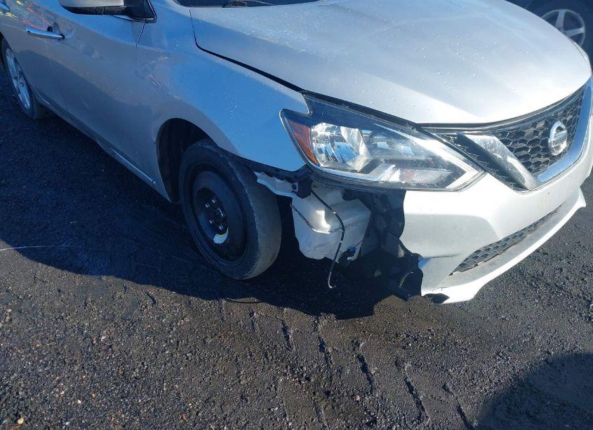 Photo 6 of 2019 Nissan Sentra SV (VIN 3N1AB7AP5KY367085)