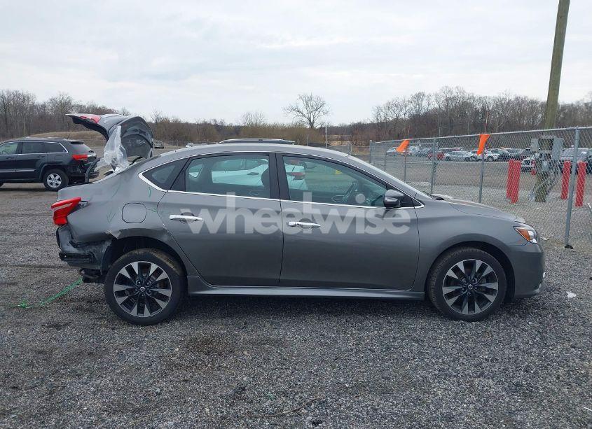 Photo 13 of 2019 Nissan Sentra SR (VIN 3N1AB7AP5KY375784)