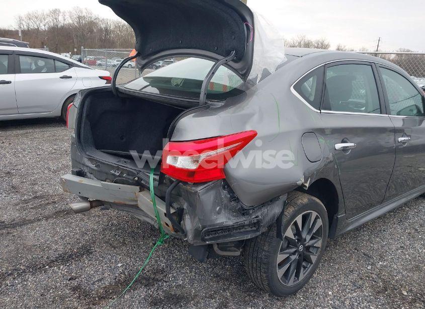 Photo 6 of 2019 Nissan Sentra SR (VIN 3N1AB7AP5KY375784)