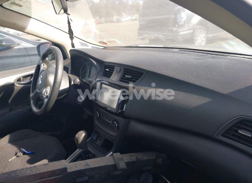 Photo 5 of 2019 Nissan Sentra S (VIN 3N1AB7AP5KY408931)