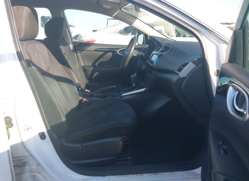 Photo 5 of 2019 Nissan Sentra SV (VIN 3N1AB7AP5KY417256)