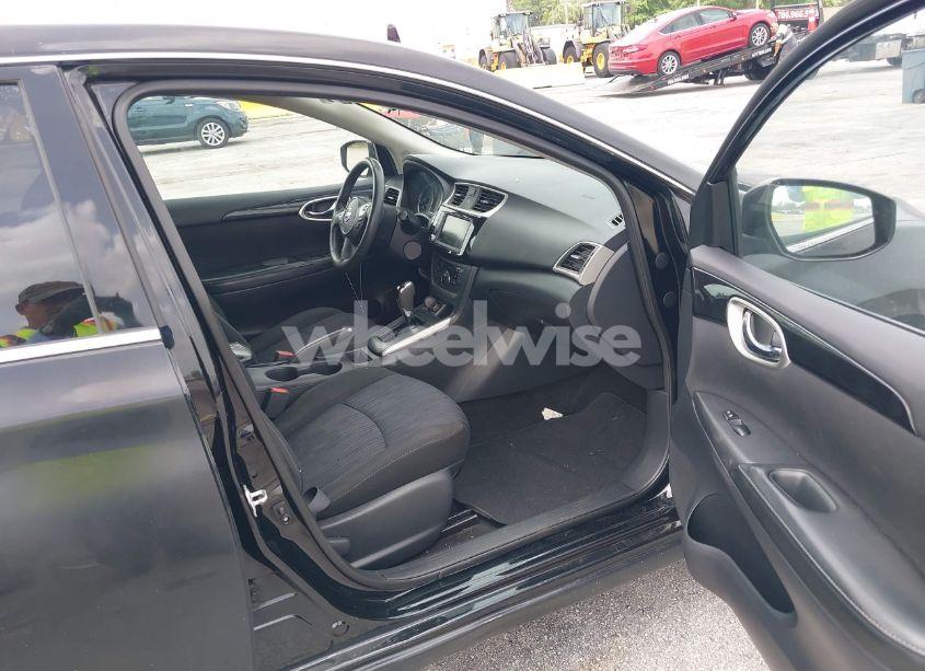 Photo 5 of 2019 Nissan Sentra SV (VIN 3N1AB7AP5KY424191)