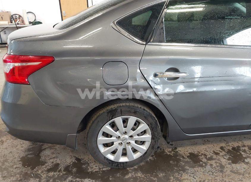 Photo 6 of 2016 Nissan Sentra SV (VIN 3N1AB7AP6GL660045)