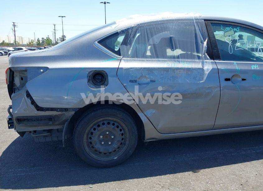 Photo 6 of 2017 Nissan Sentra S (VIN 3N1AB7AP6HY374541)