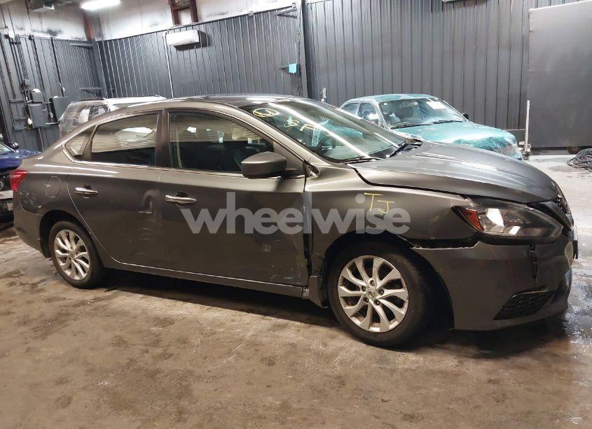 Photo 13 of 2018 Nissan Sentra SV (VIN 3N1AB7AP6JL632205)