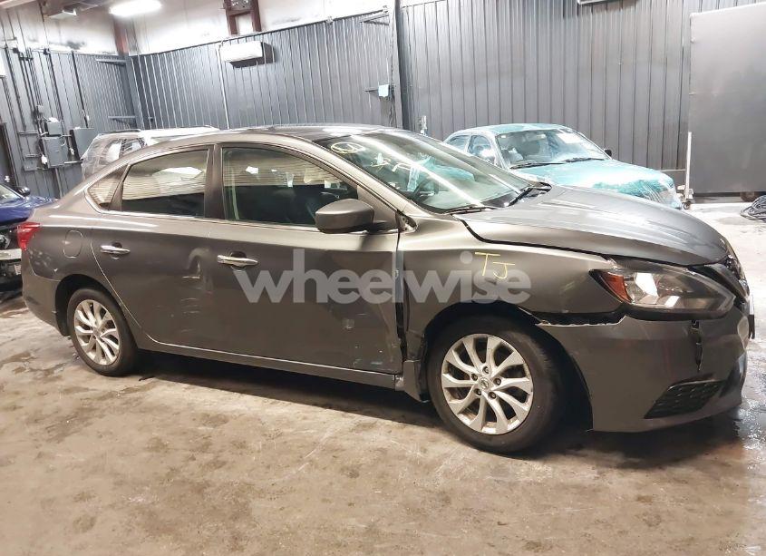 Photo 6 of 2018 Nissan Sentra SV (VIN 3N1AB7AP6JL632205)