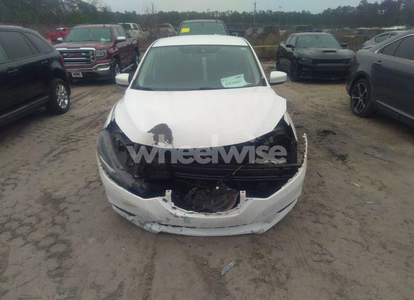 Photo 6 of 2018 Nissan Sentra SV (VIN 3N1AB7AP6JL651353)