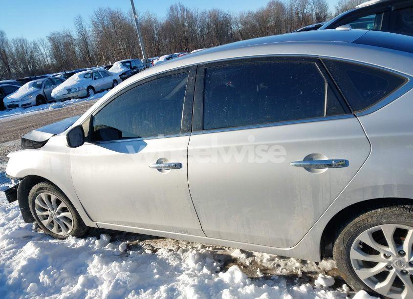 Photo 15 of 2018 Nissan Sentra SV (VIN 3N1AB7AP6JL655421)