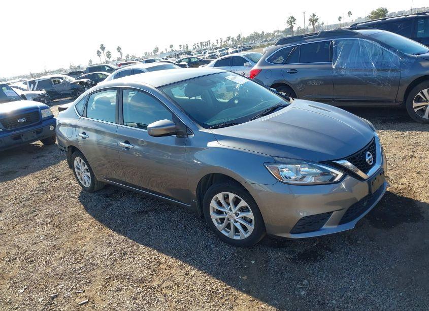 2018 Nissan Sentra SV (VIN 3N1AB7AP6JY266670) main photo