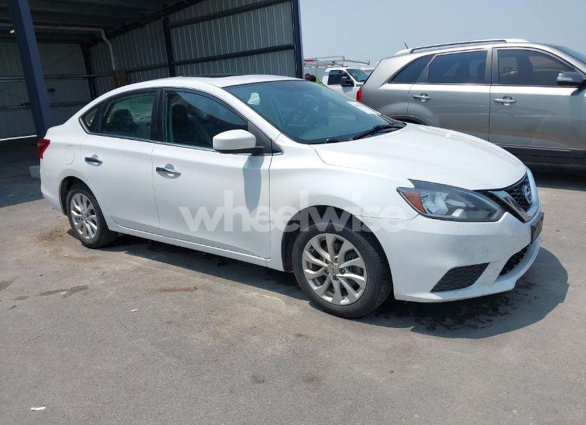 2018 Nissan Sentra SV (VIN 3N1AB7AP6JY277605) main photo